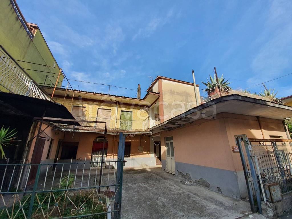 Casa Indipendente in vendita a Striano via Roberto Serafino Traversa 1 Destra, 6