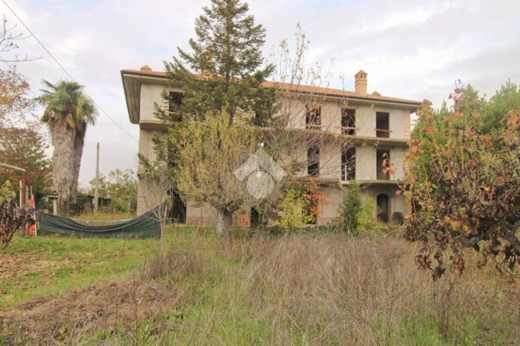 Casale in vendita a Roseto degli Abruzzi via f. Galiani