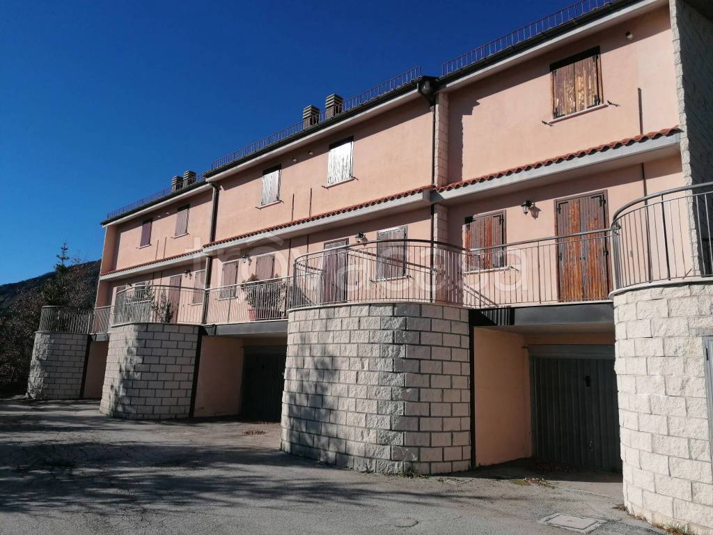 Villa Bifamiliare in vendita a Rocca di Cambio via Monte Sirente