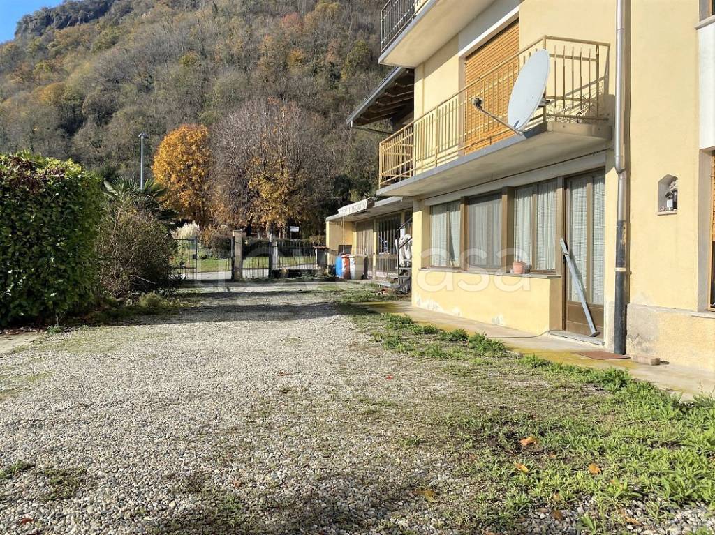 Casa Indipendente in vendita a Borgofranco d'Ivrea via Fratelli Savio, 19
