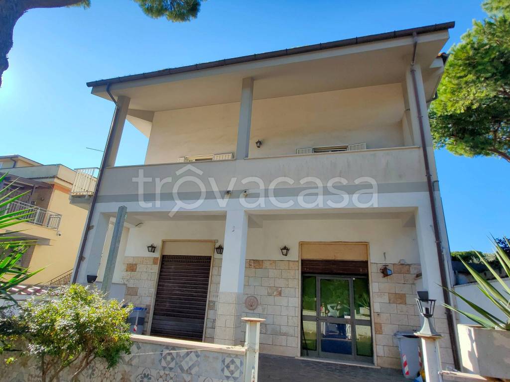 Casa Indipendente in vendita a Fiumicino viale Castellammare