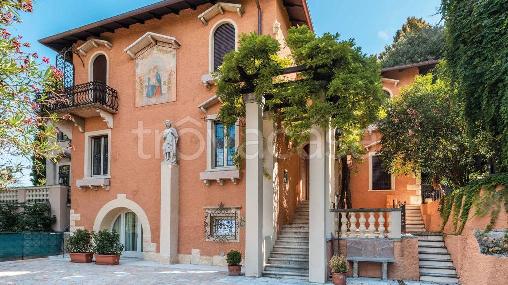 Villa in vendita a Verona via Colbricon, 2