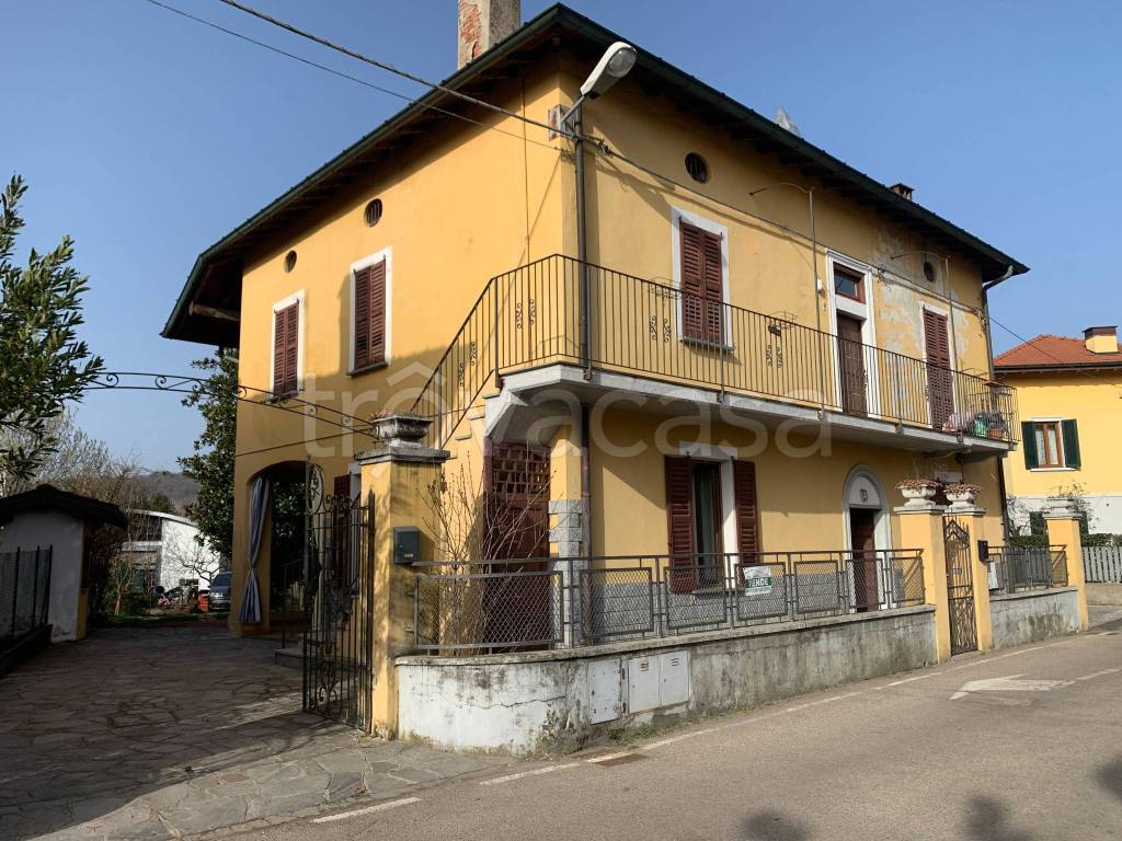 Appartamento in vendita a Leggiuno via Piave