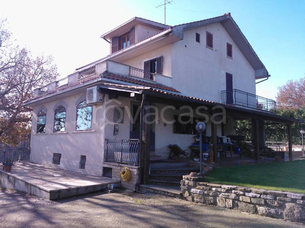 Villa in vendita a Ronciglione via Cassia Cimina
