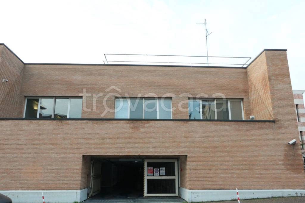 Garage in vendita a Parma via Emilio Casa