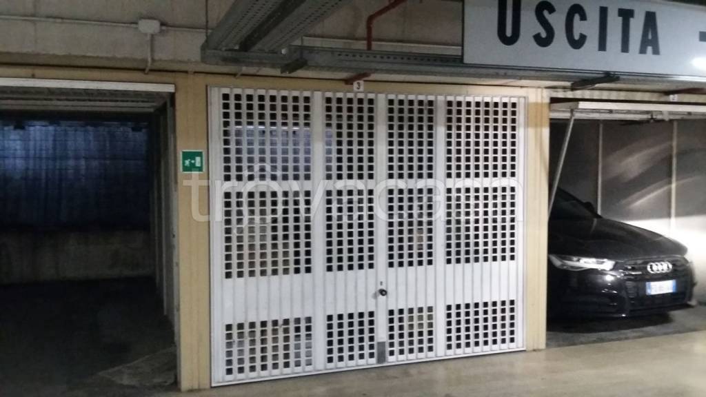 Garage in vendita a Parma via Emilio Casa