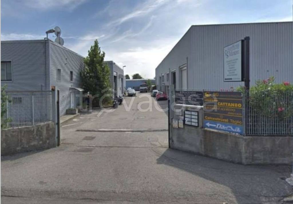 Capannone Industriale in vendita a Casnate con Bernate via Ticino, 1