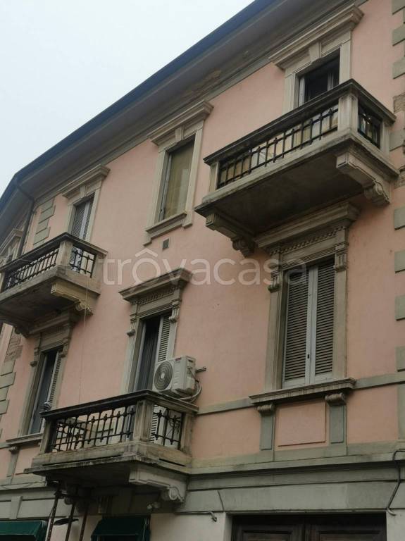 Appartamento in in vendita da privato ad Abbiategrasso piazza Guglielmo Marconi, 21