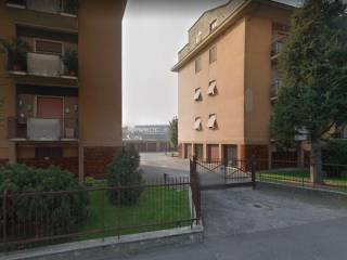 Garage in affitto a mortara via maria montessori, 30