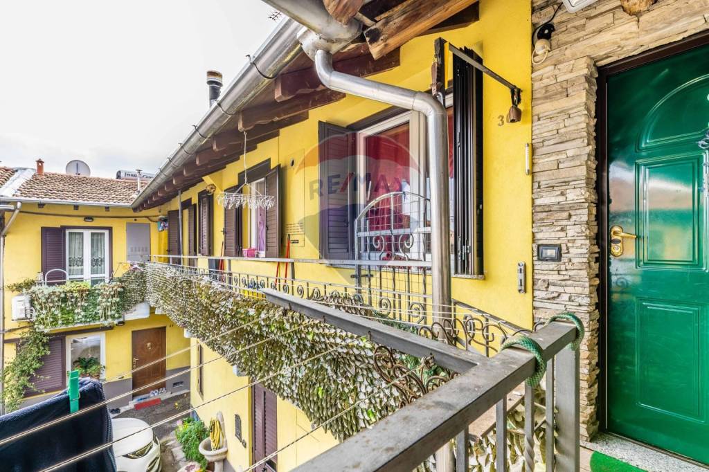 Casa Indipendente in vendita a Fagnano Olona via Balzarine, 36