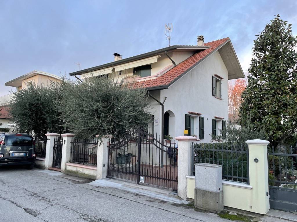 Villa in vendita a Cervia via dei Fiordalisi