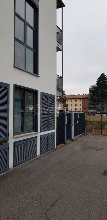 Ufficio in in vendita da privato a Saronno via Sabotino, 37