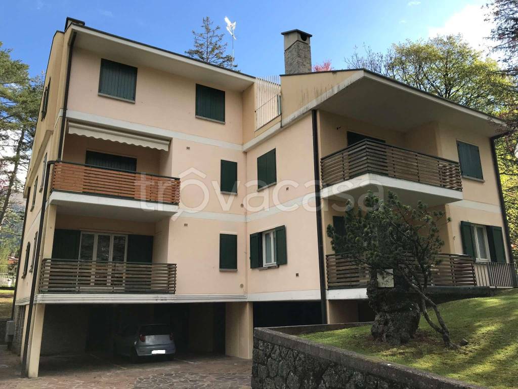 Appartamento in vendita a Castione della Presolana via Papa Giovanni XIII