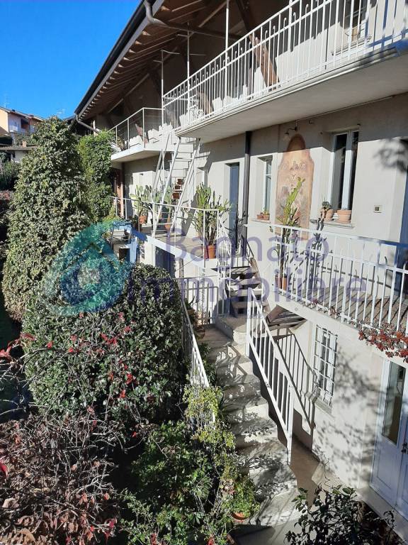 Cascina in vendita a Borgo Ticino via Camillo Benso di Cavour