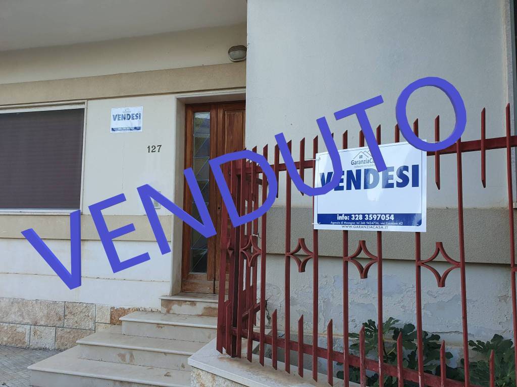 Appartamento in vendita a Mesagne via Aniello Falcone, 127