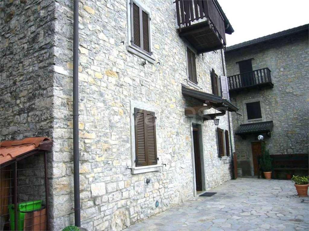 Casa Indipendente in vendita a Sant'Omobono Terme via g. Zelioli