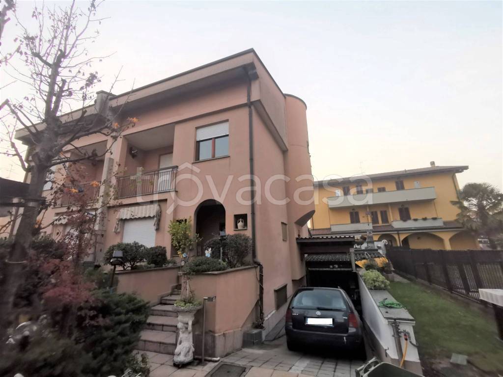 Villa Bifamiliare in vendita a Brugherio via Paolo Andreani