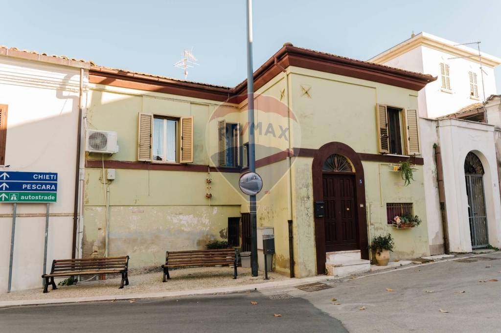 Appartamento in vendita a Pianella piazza del Sole, 5