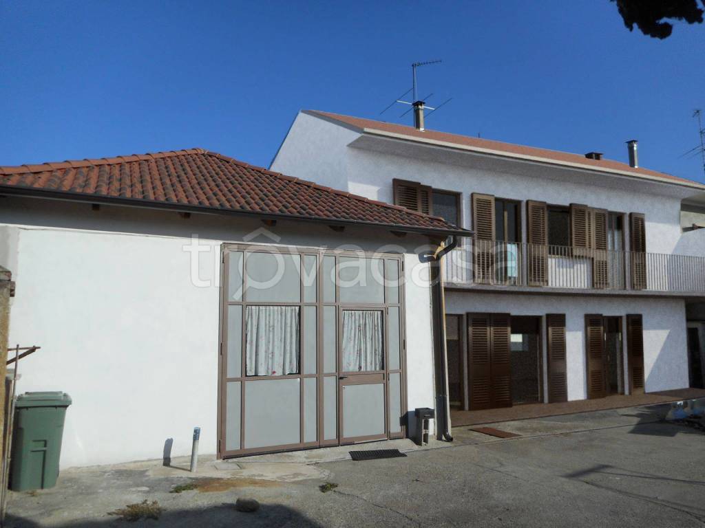Villa in vendita a Tronzano Vercellese via per Santhià, 34