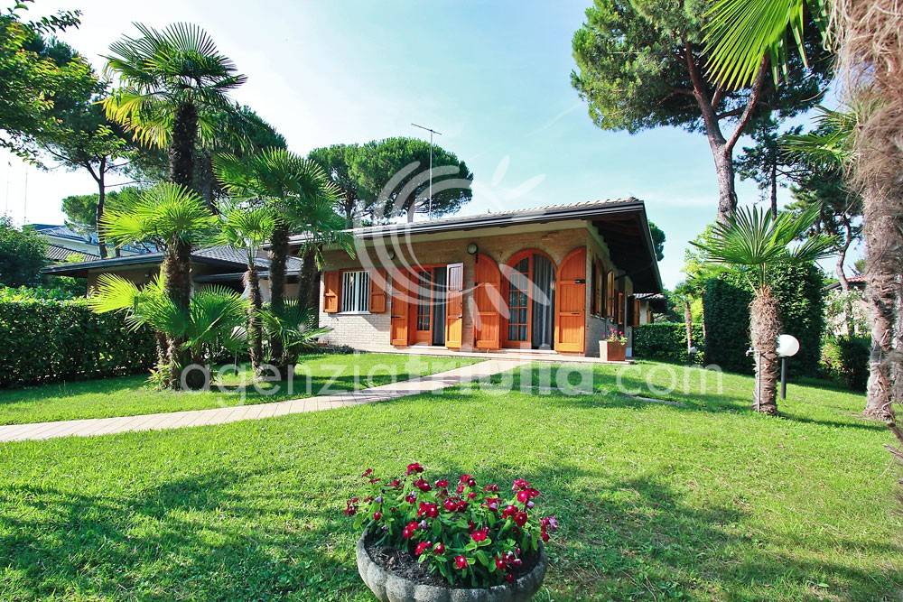 Villa in vendita a Lignano Sabbiadoro calle Prassitele, 7