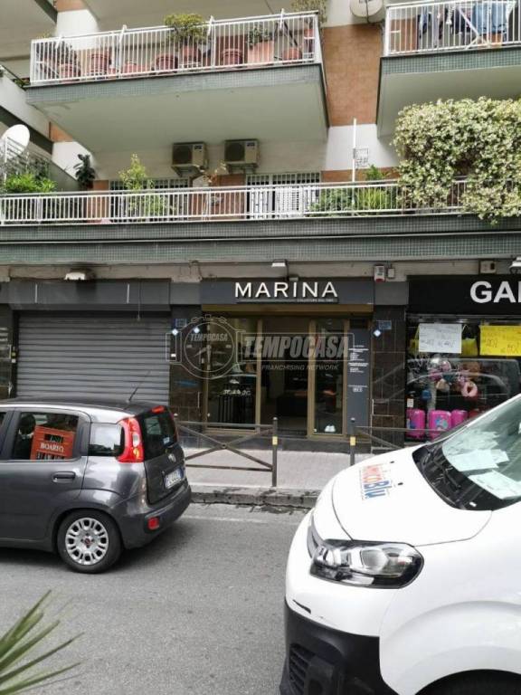 Abbigliamento in vendita a Napoli via Massimo Stanzione, 13