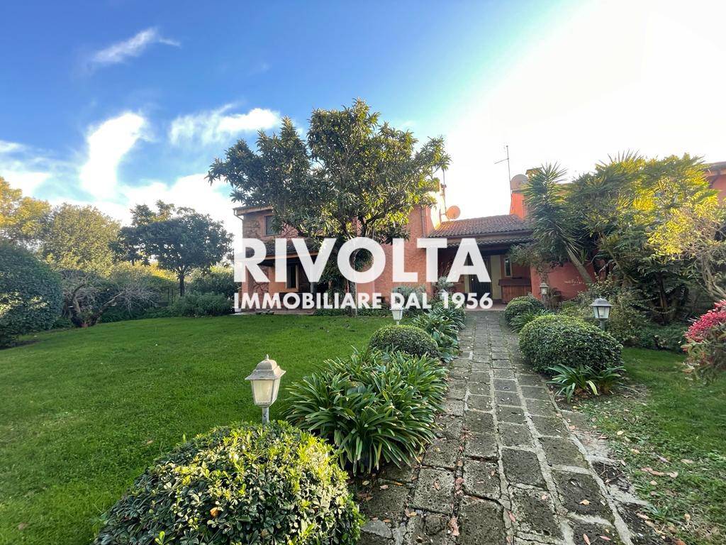 Villa Bifamiliare in vendita a Formello via Baccanello, 11
