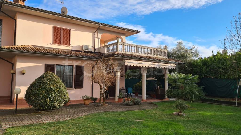 Villa in vendita a Rivergaro frazione Ottavello