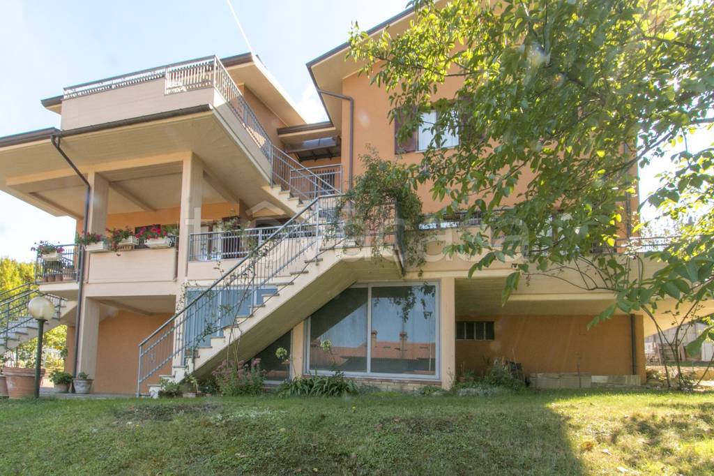 Villa Bifamiliare in vendita a Piandimeleto