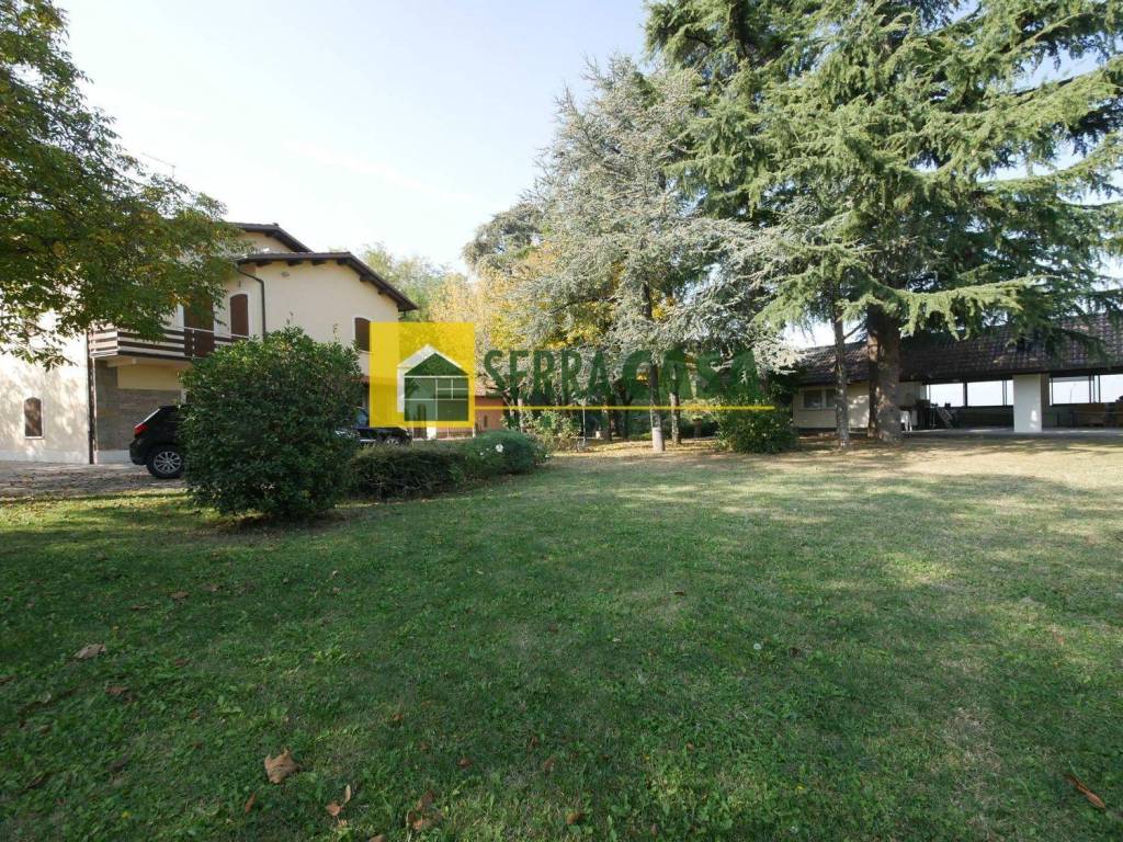 Villa in vendita a Serramazzoni via Giardini Nord