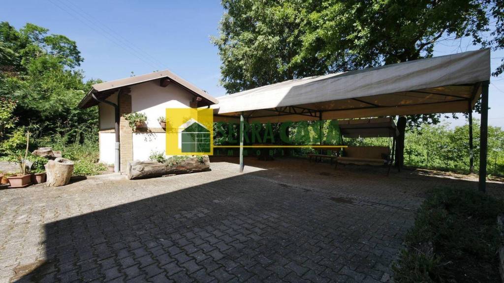Villa in vendita a Serramazzoni via Giardini Nord, 9000