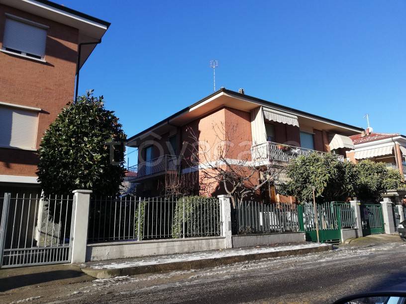 Villa in vendita a Fossano via Federico Sacco
