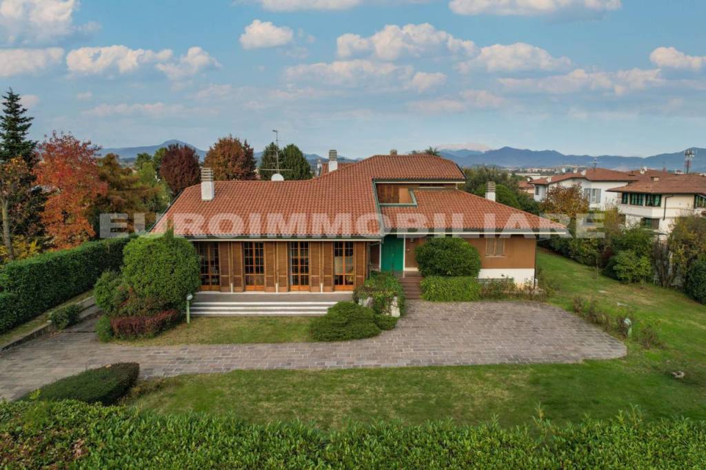 Villa in vendita a Rovato via Del Poggio, 1-3