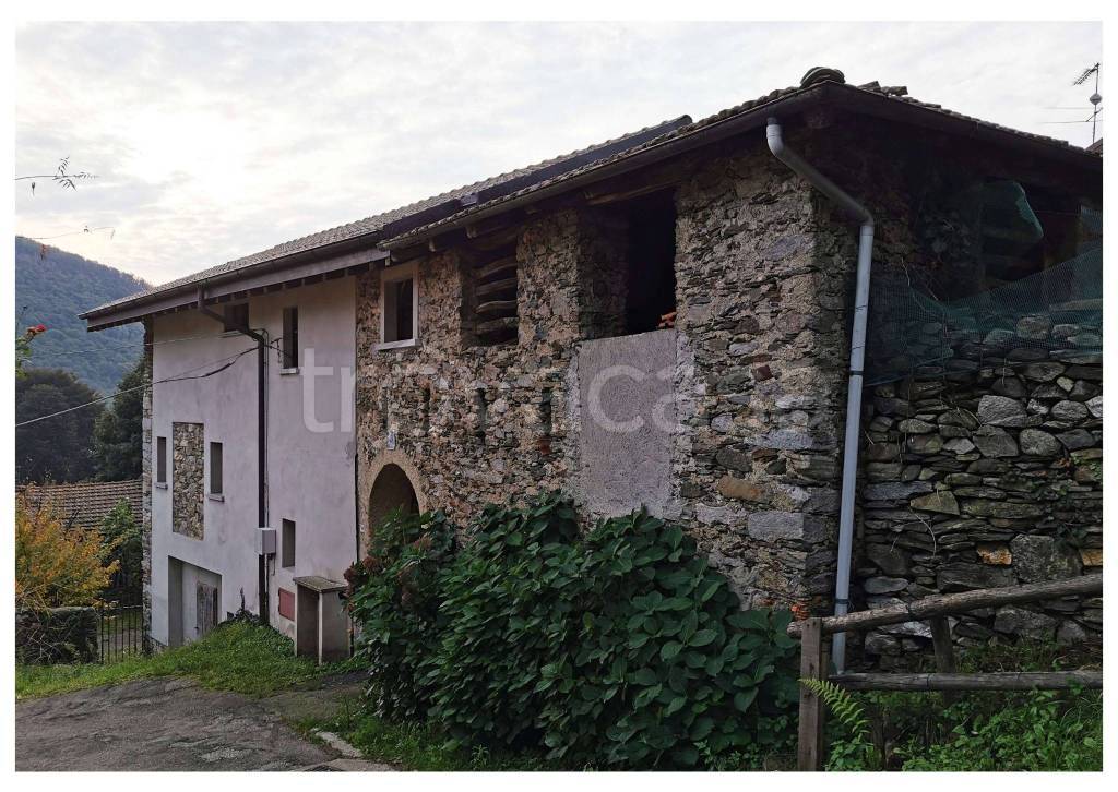 Casale in vendita a Brovello-Carpugnino via Milano, 21