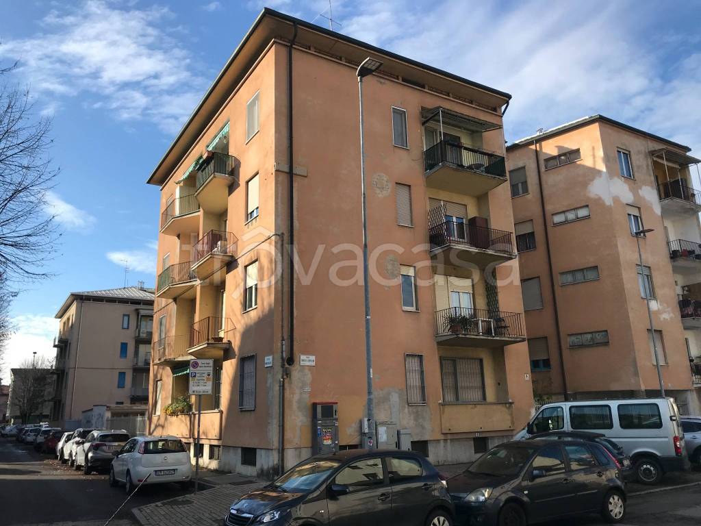 Appartamento in vendita ad Alessandria via Enrico Gentilini, 2