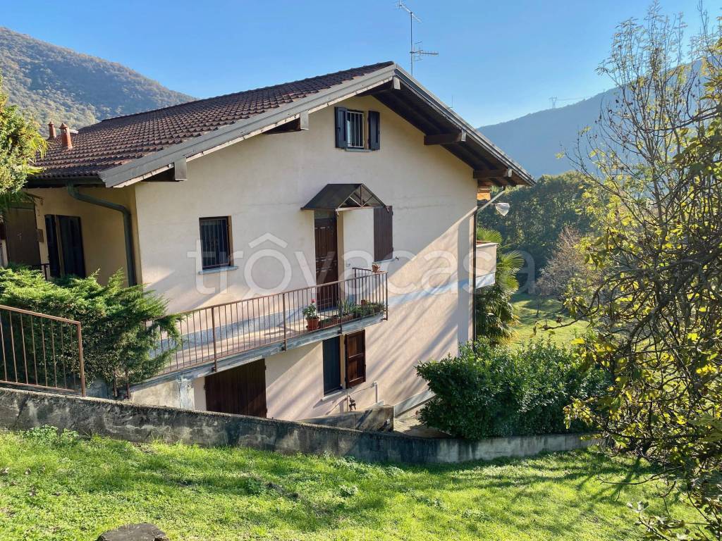 Villa a Schiera in vendita a Dumenza via Verbano