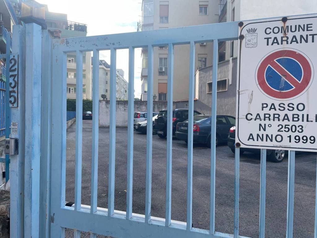 Posto Auto in affitto a Taranto via Campania, 235