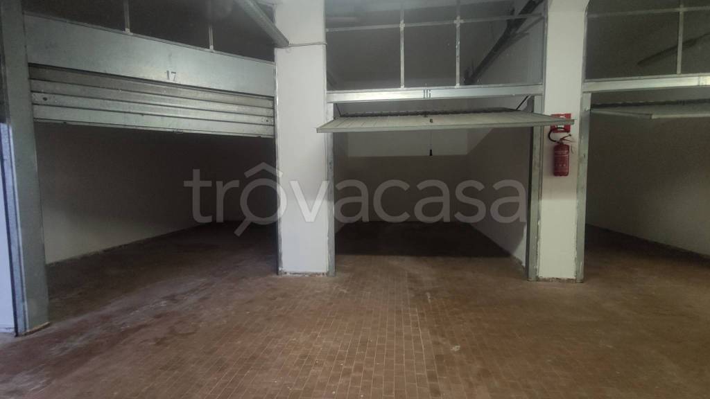 Garage in vendita a Roma via Venosa, 83