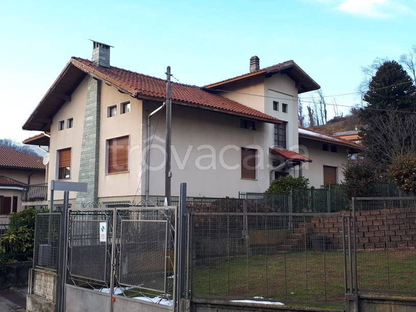 Villa in vendita a Borgosesia via Valbusaga