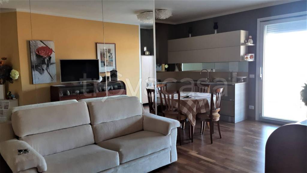 Appartamento in vendita ad Ascoli Piceno luigi Luciani, 2
