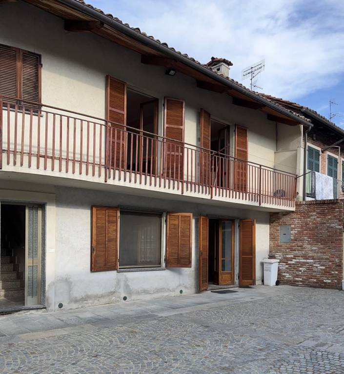 Casa Indipendente in vendita a Corneliano d'Alba via scuole 31