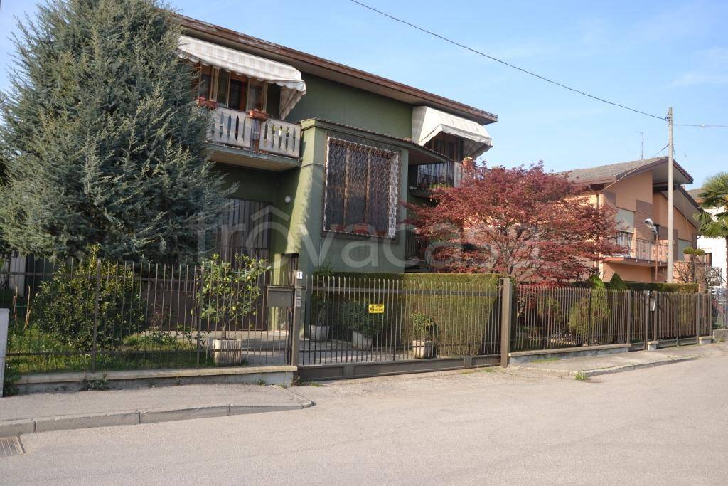 Villa in vendita a Selvazzano Dentro via redipuglia