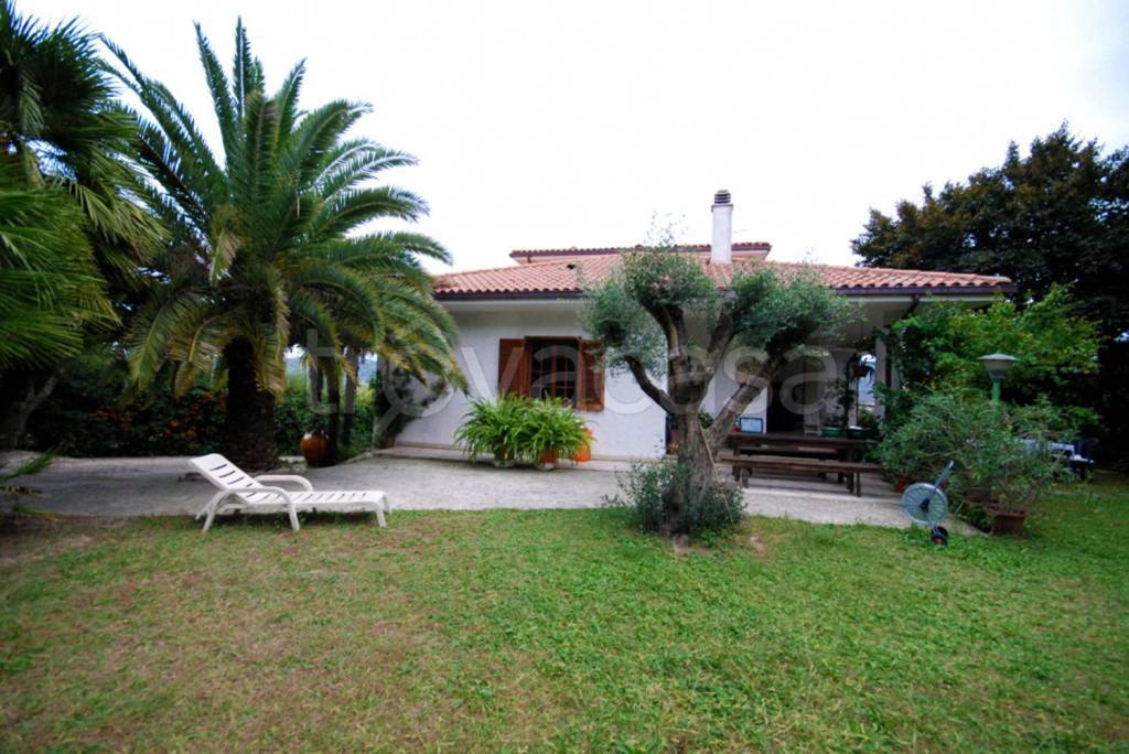 Villa in vendita a Spinetoli via Salaria, 93