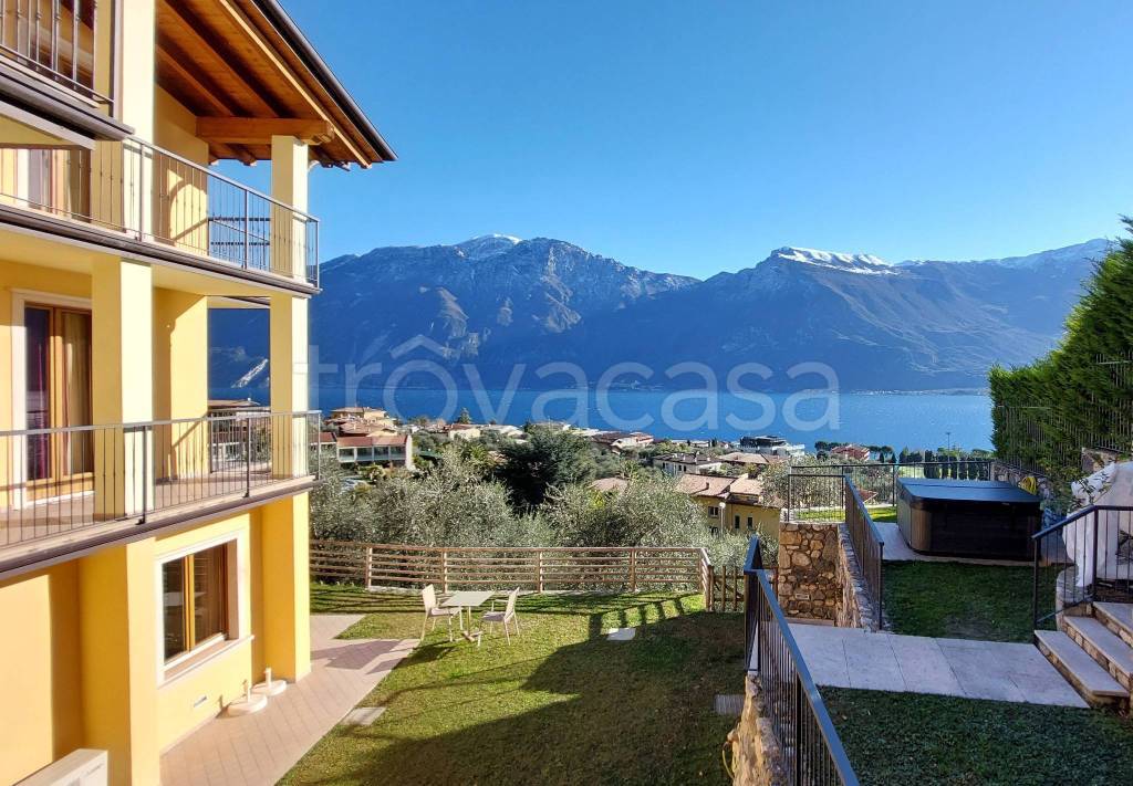 Villa Bifamiliare in vendita a Limone sul Garda via Tamas, 15