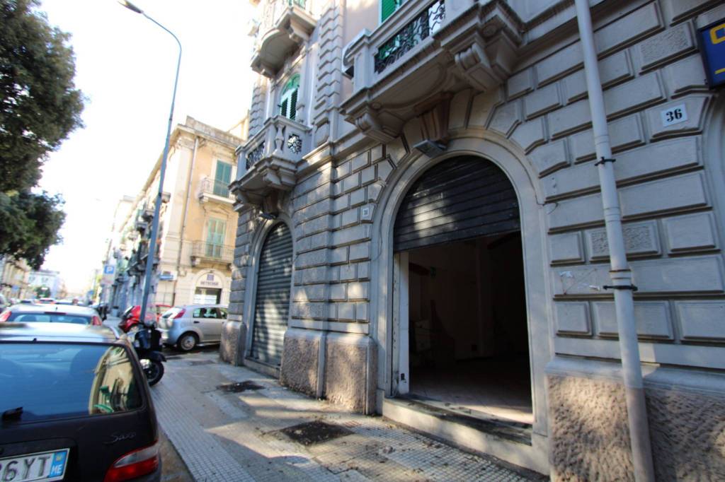 Negozio in vendita a Messina via Antonio Martino, 38