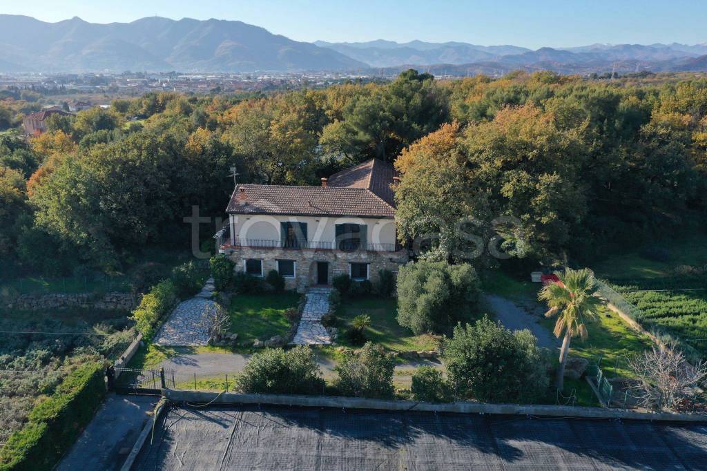 Villa Bifamiliare in vendita ad Albenga regione Campore
