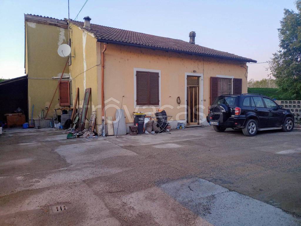 Villa in in vendita da privato a Isola Sant'Antonio frazione Capraglia, 26