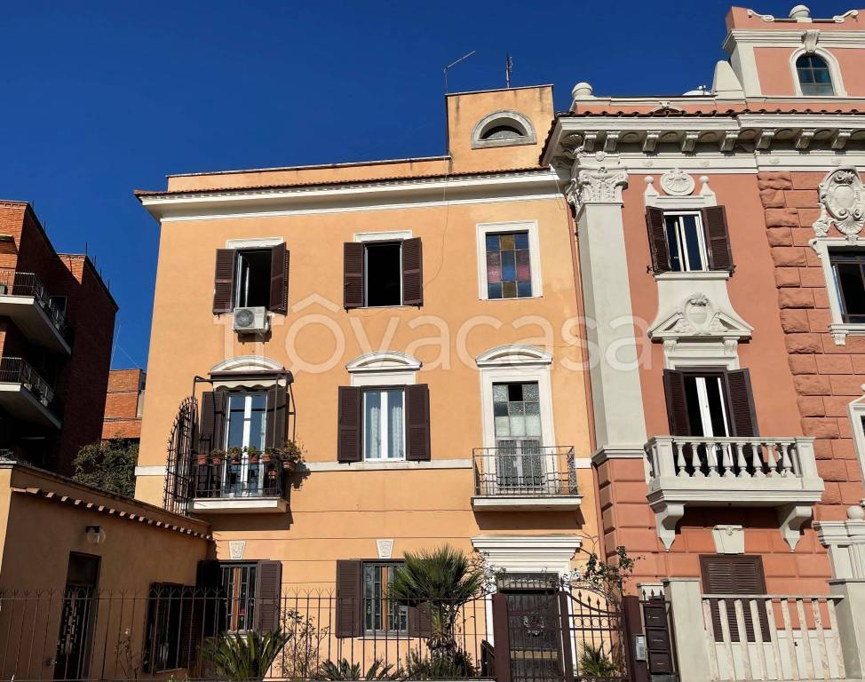 Appartamento in vendita a Roma via Antonio Coppi