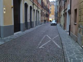 Posto auto in vendita a modena via gabriele falloppia