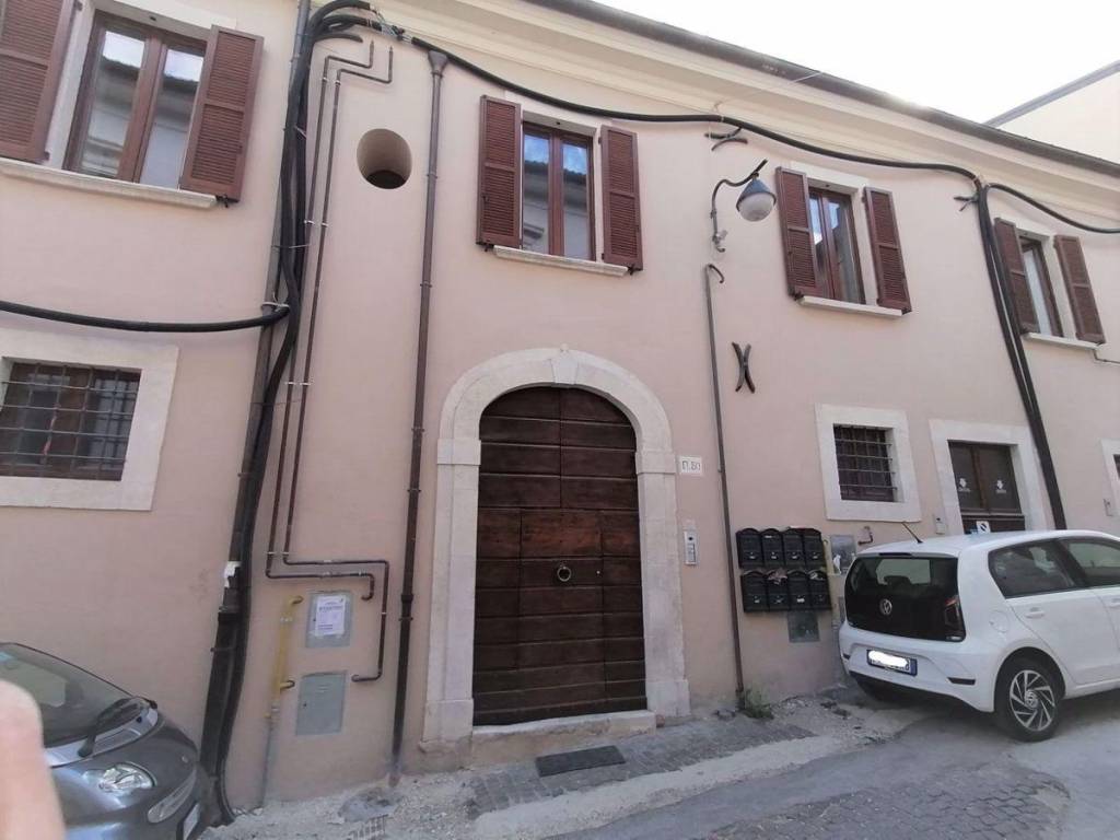 Appartamento in vendita a L'Aquila via Buccio Di Ranallo, 80