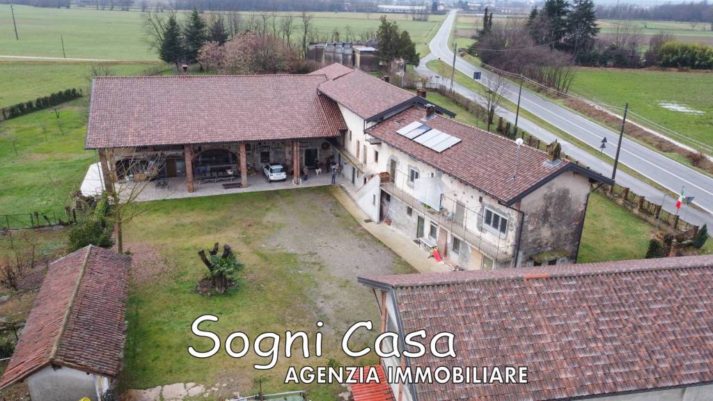 Casale in vendita a Oleggio via Sempione